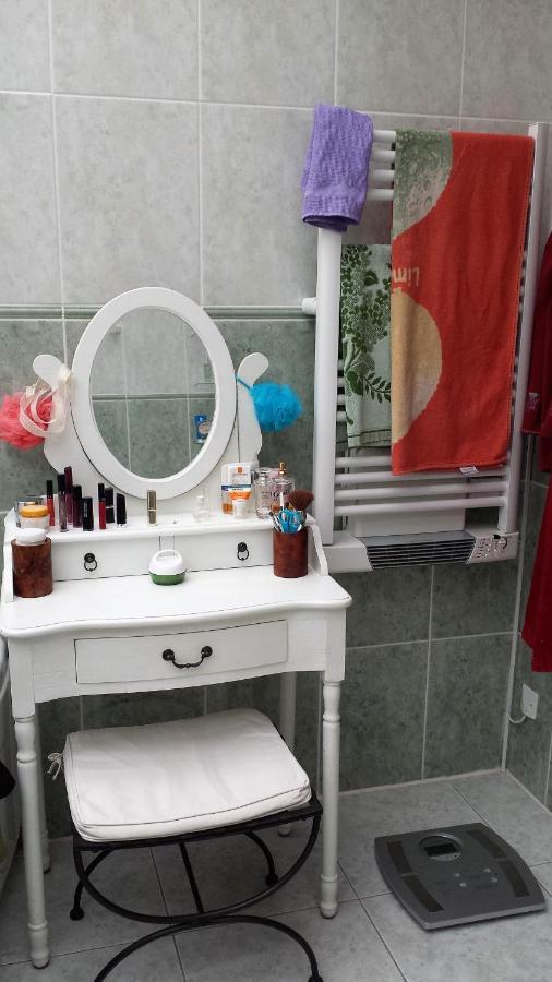 Chambre Privee Avec Salon, Garage Voiture, Velos, Motos Tourville-sur-Arques Екстер'єр фото