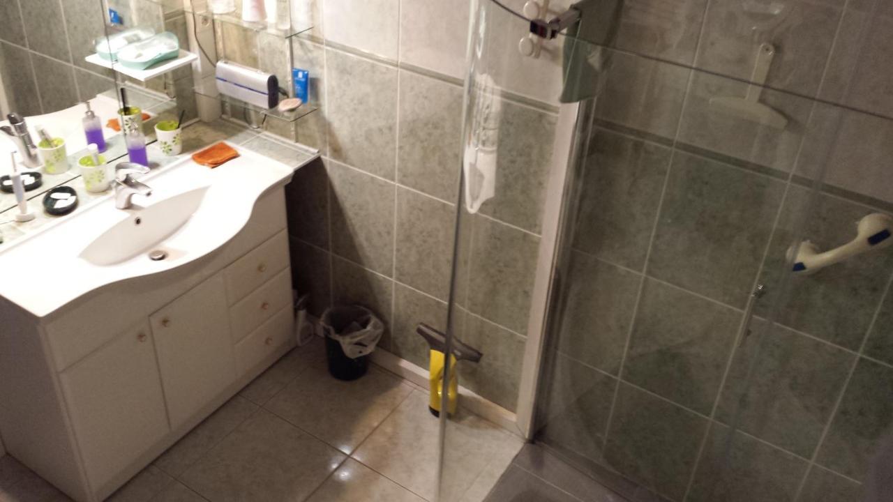 Chambre Privee Avec Salon, Garage Voiture, Velos, Motos Tourville-sur-Arques Екстер'єр фото